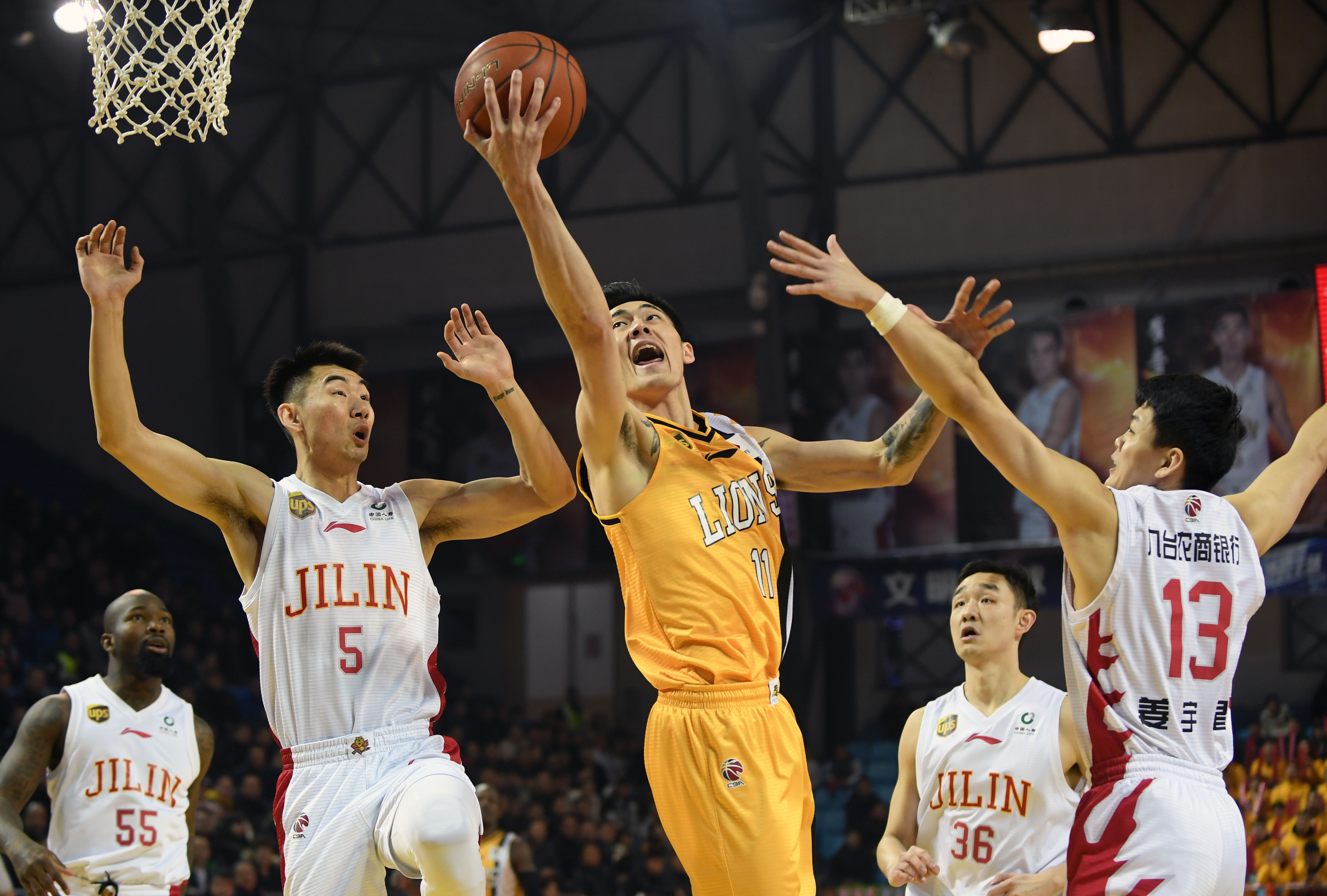 王洪亮：85一代球员爱学习沟通多；希望有机会去欧洲深度提高（王洪亮：85后球员重学习善沟通，盼赴欧洲深造提升）